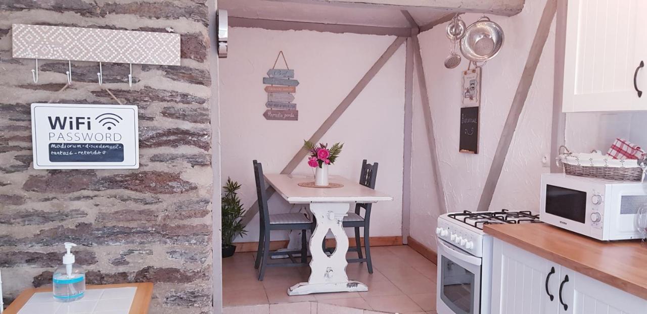 Le Vieux Moulin Gites - A Charming Stone Cottage With Garden View And Seasonal Pool Guégon エクステリア 写真