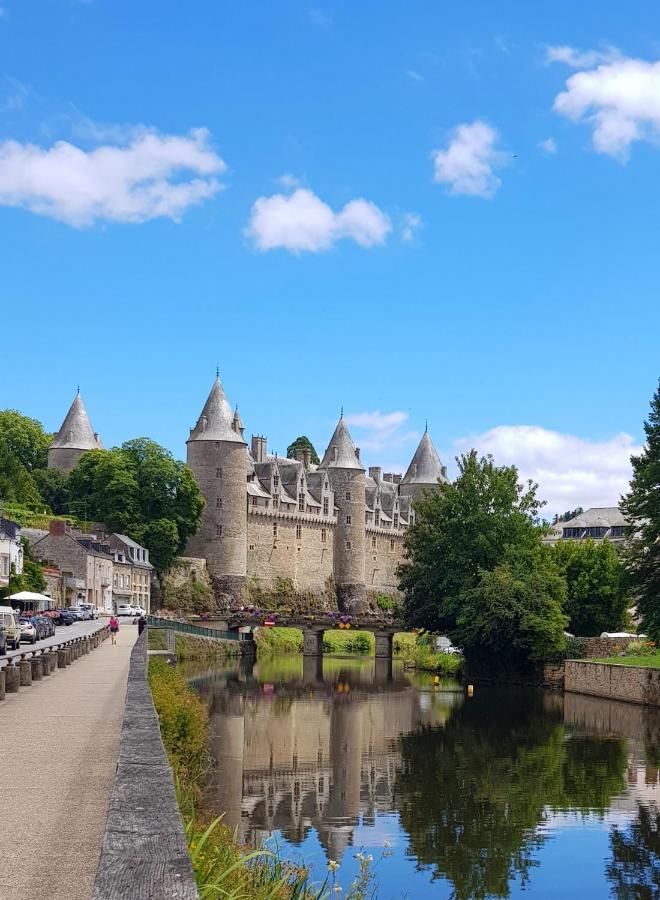 Le Vieux Moulin Gites - A Charming Stone Cottage With Garden View And Seasonal Pool Guégon エクステリア 写真