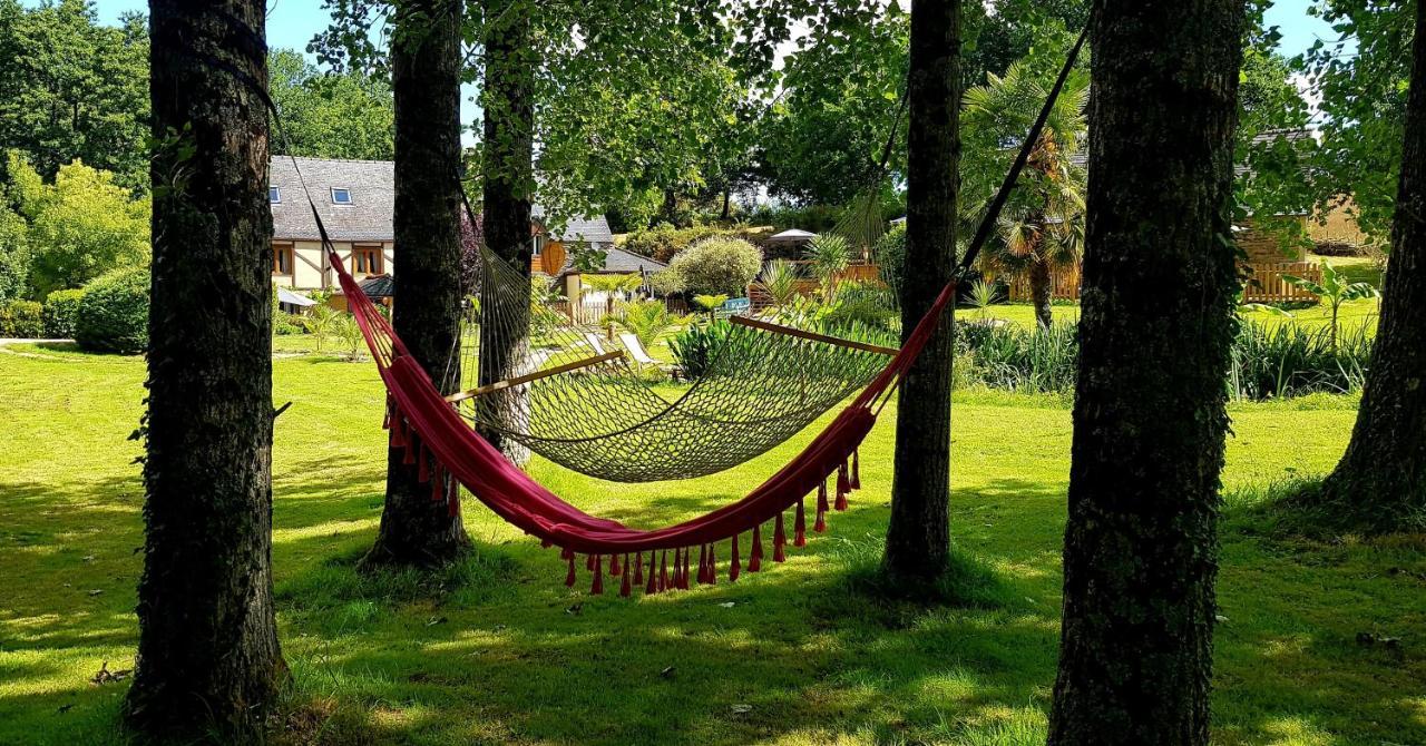 Le Vieux Moulin Gites - A Charming Stone Cottage With Garden View And Seasonal Pool Guégon エクステリア 写真