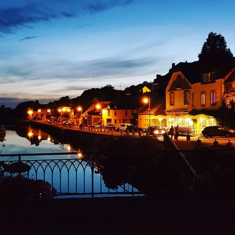 Le Vieux Moulin Gites - A Charming Stone Cottage With Garden View And Seasonal Pool Guégon エクステリア 写真