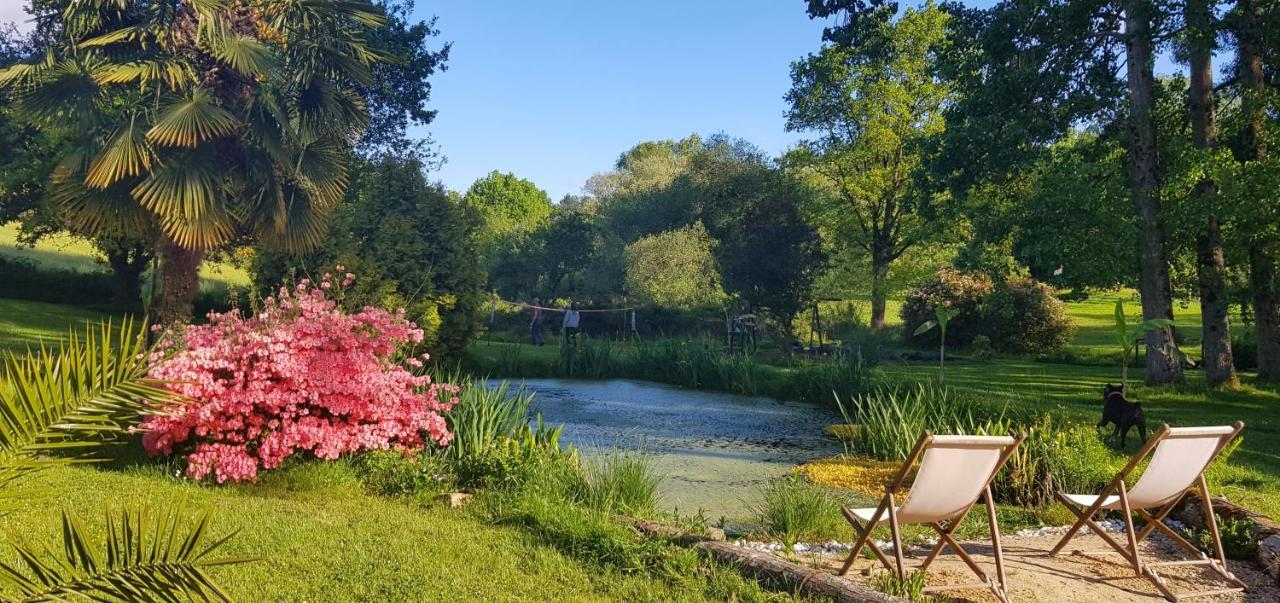 Le Vieux Moulin Gites - A Charming Stone Cottage With Garden View And Seasonal Pool Guégon エクステリア 写真