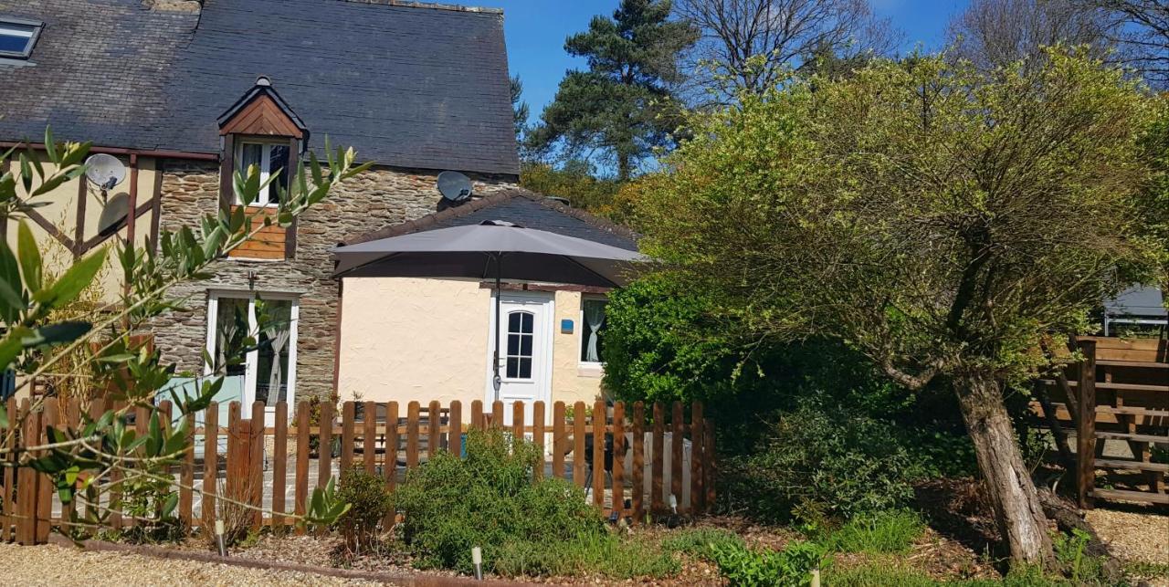 Le Vieux Moulin Gites - A Charming Stone Cottage With Garden View And Seasonal Pool Guégon エクステリア 写真