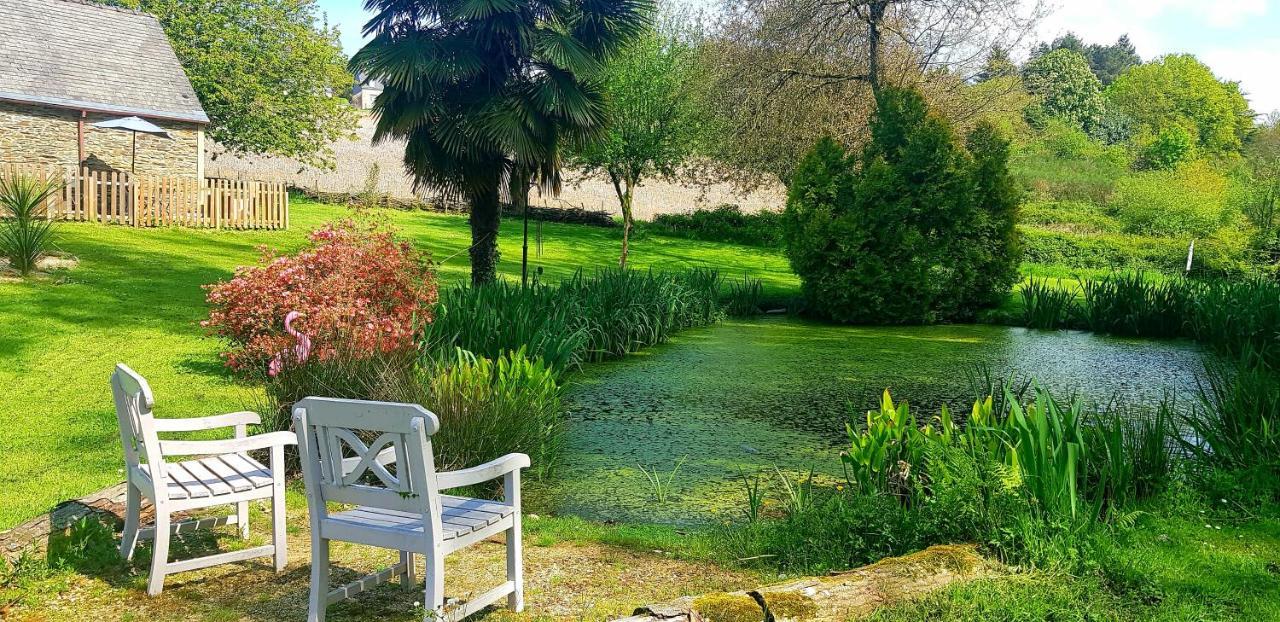 Le Vieux Moulin Gites - A Charming Stone Cottage With Garden View And Seasonal Pool Guégon エクステリア 写真